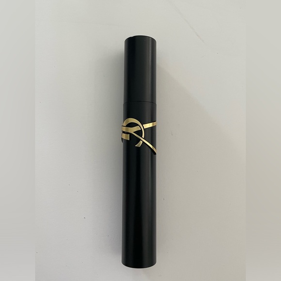 Yves Saint Laurent • Lash Clash Extreme Volume Mascara • Black - Picture 7 of 13